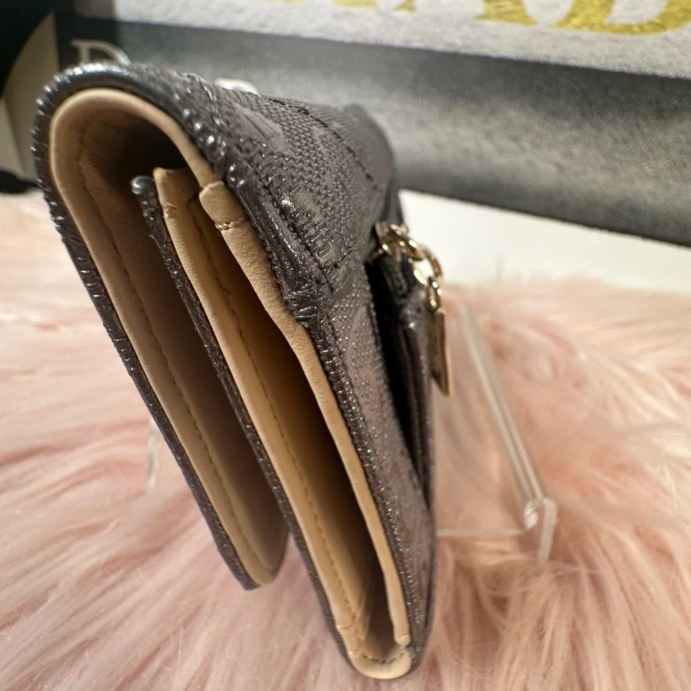 GUESS New in box Guess wallet (pewter/Rose Gold Color)